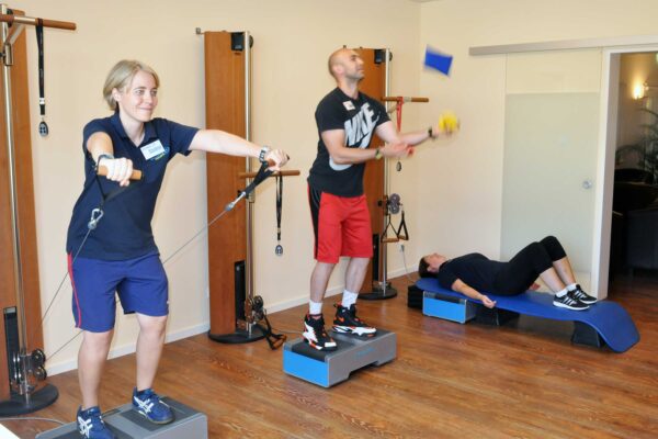 Seilzugtraining auf Vibrationsplattform